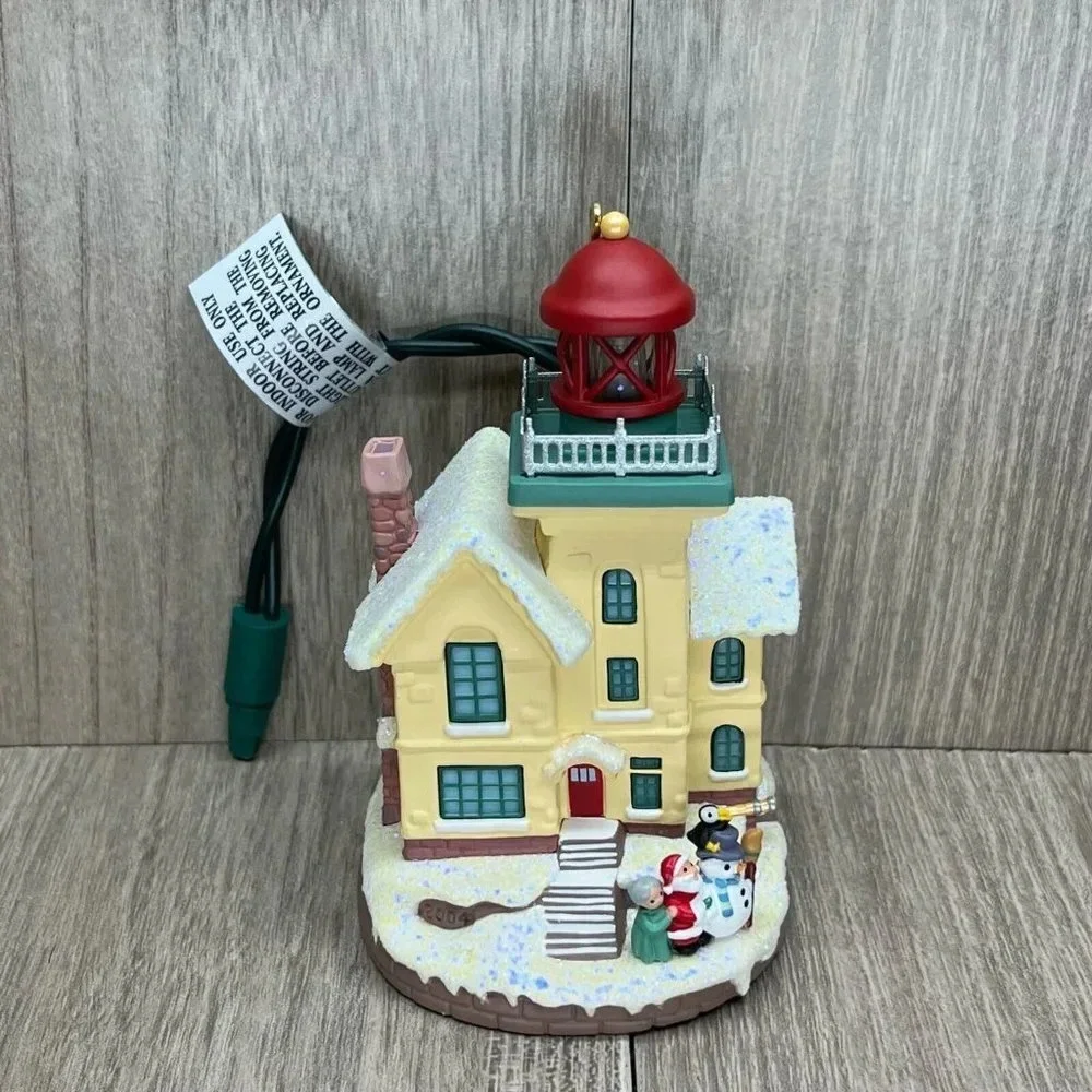 2004 Hallmark Keepsake Lighthouse Greetings Magic Collector's Series Ornament - Picture 2 of 10
